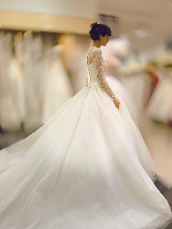 Luxury Ivory Ball Gown Wedding Dress – TL0843 - Image 2