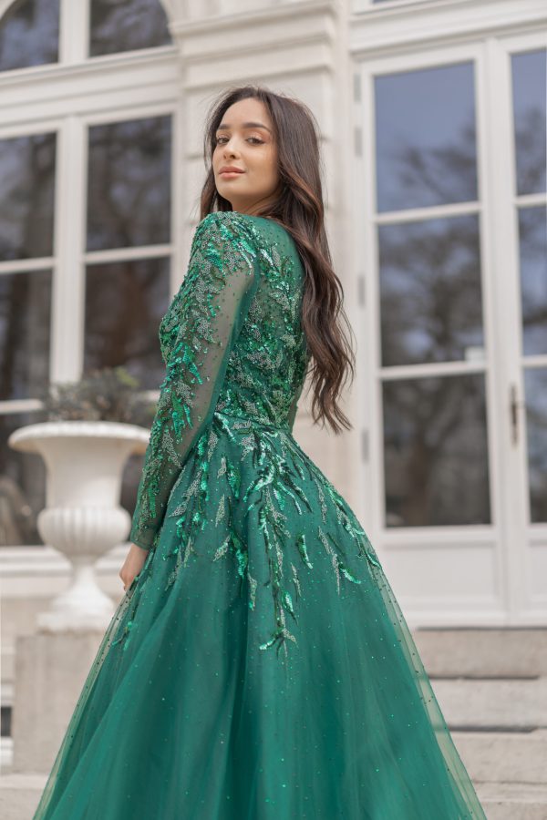 Elegant Flowing Evening Gown – Ref. 6563 - Image 10