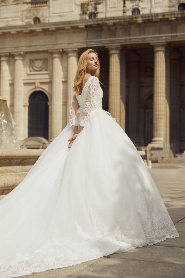 Elegant Ivory A-Line Wedding Dress with Lace Sleeves and Long Train – T3929 - Image 4